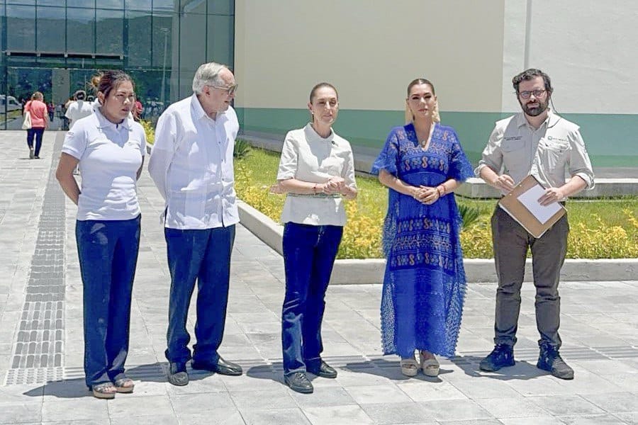 Sheinbaum y Evelyn Salgado recorren el nuevo Hospital General de Tlapa