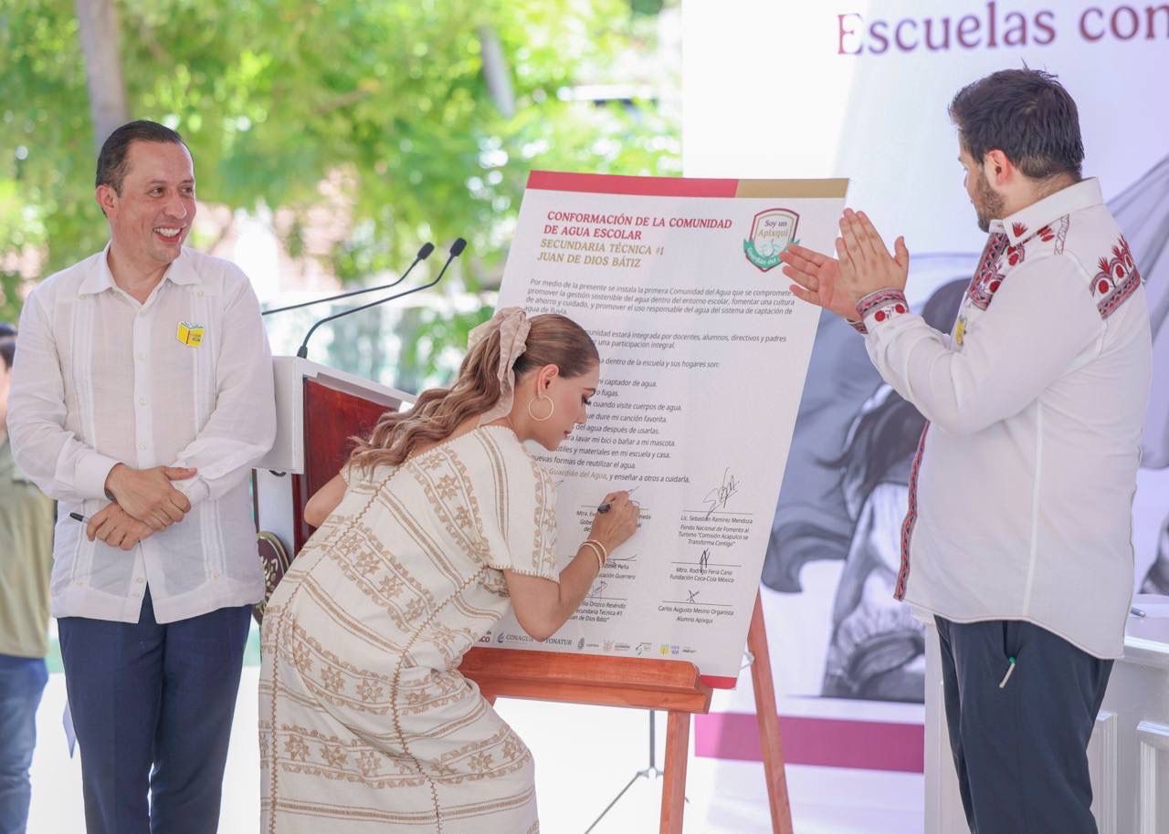 Reciben escuelas guerrerenses sistemas de captación de agua para más de 7 mil estudiantes