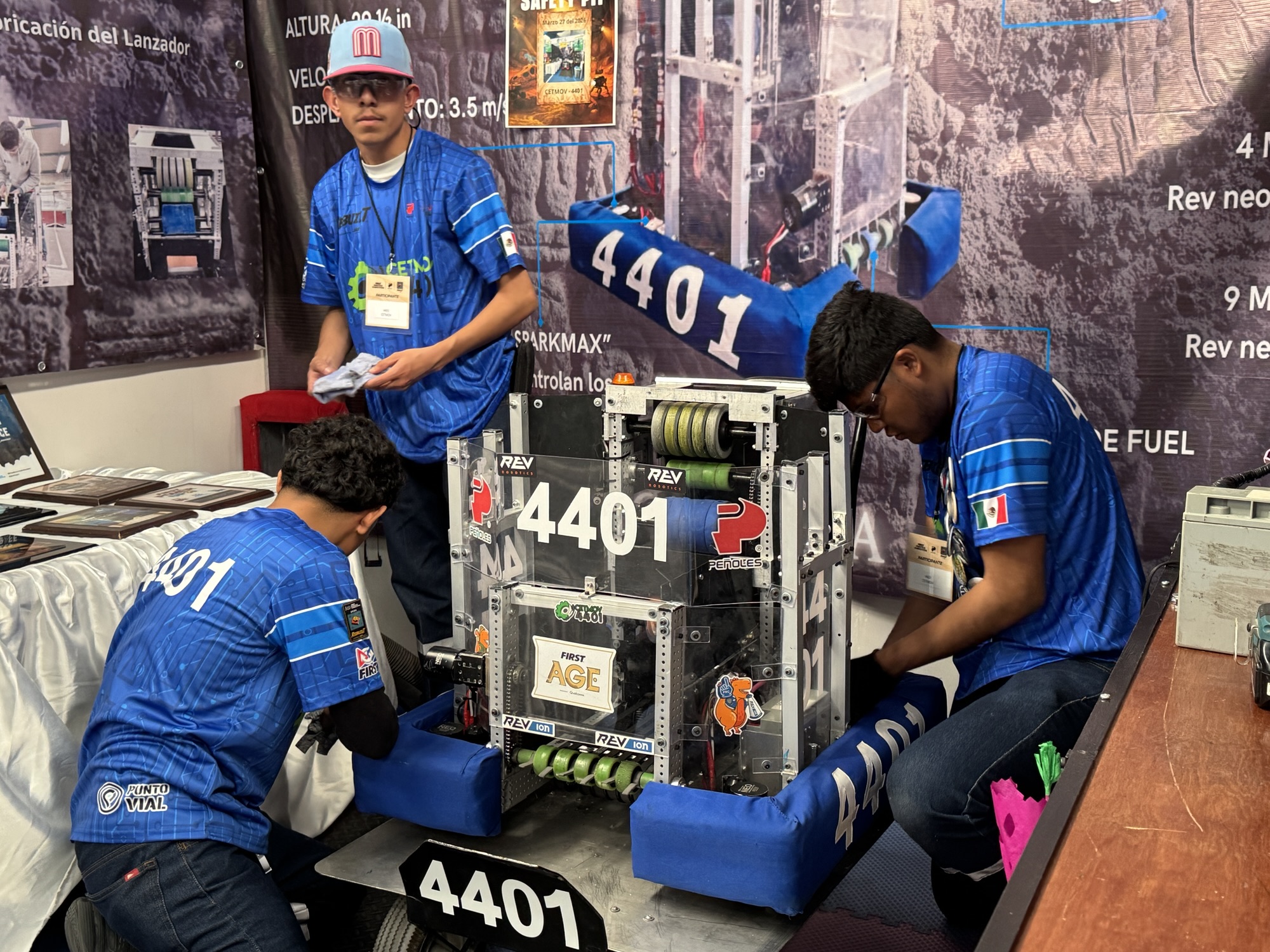 Industrias Peñoles transforma a 7 mil jóvenes a través de la robótica